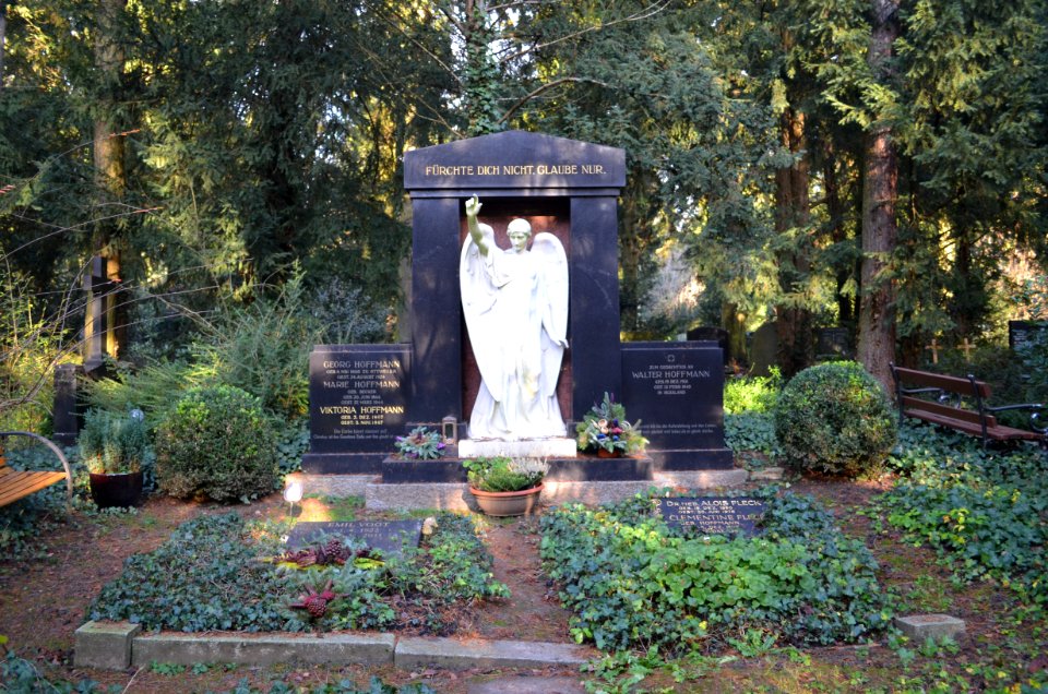 Frankfurt, Hauptfriedhof, Grab V 415 Hoffmann (1)
