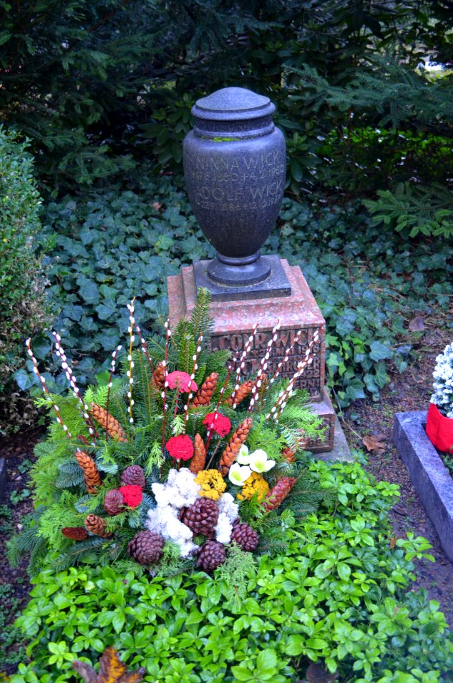 Frankfurt, Hauptfriedhof, Grab XIV Urnenhain 46 Wick