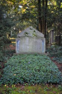 Frankfurt, Hauptfriedhof, Grab V 428 Klimsch (1)