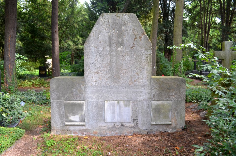 Frankfurt, Hauptfriedhof, Grab D 37 Hanke-Heßler, Rückseite