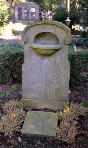Frankfurt, Hauptfriedhof, Grab XIV Urnenhain17 Antz