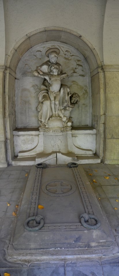 Frankfurt, Hauptfriedhof, Gruftenhalle, Gruft 18 (2)