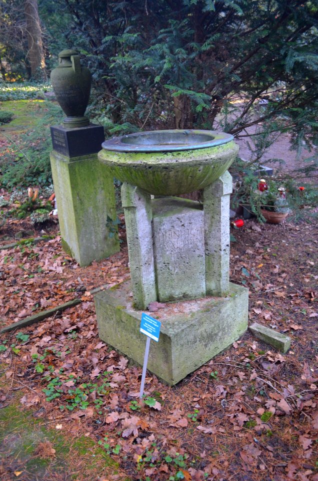Frankfurt, Hauptfriedhof, Grab XIV Urnenhain 336 Walter