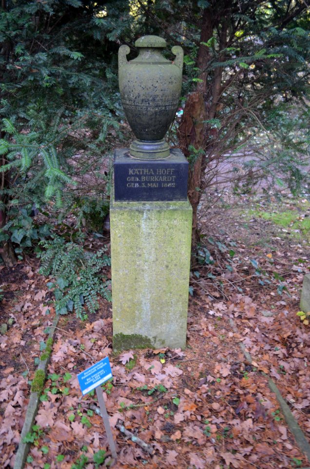 Frankfurt, Hauptfriedhof, Grab XIV Urnenhain 335 Hoff