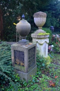 Frankfurt, Hauptfriedhof, Grab XIV Urnenhain 42 Zeiss