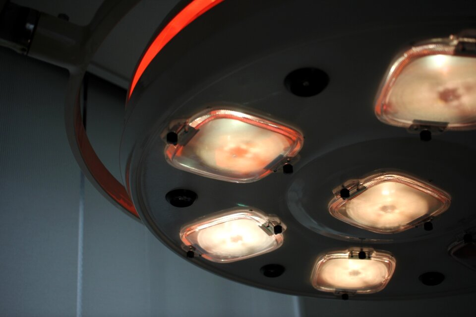 Operating room lighting light