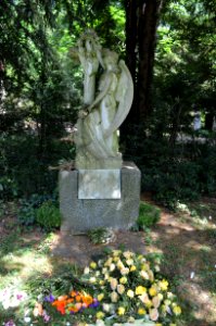 Frankfurt-Bornheim, Friedhof, Engel bei der Kapelle (1)
