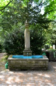 Frankfurt-Bornheim, Friedhof, Brunnen im Gewannkreuz, Gewanne B und C