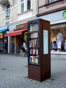 Frankfurt-Bockenheim Leipziger Straße, Bücherschrank 01
