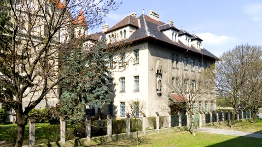 Franz-von-Assisi-Kirche Pfarrhof 01