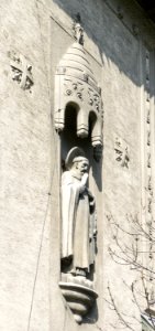 Franz-von-Assisi-Kirche Pfarrhof 04