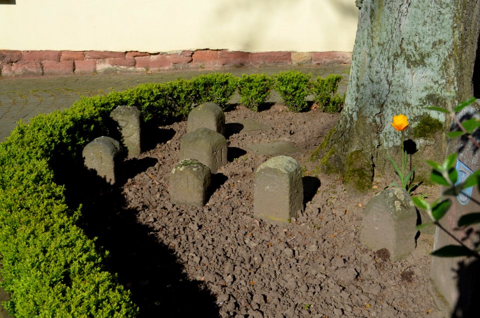 Frankfurt-Zeilsheim, Grenzsteine (1)