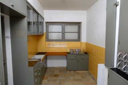 Frankfurt Kitchen, Grete Schutte-Lihotzky, Vienna, 1928, spruce, linoleum, aluminum, ceramic - Germanisches Nationalmuseum - Nuremberg, Germany - DSC02409