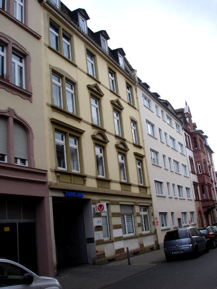 Frankfurt-Bockenheim, Juliusstraße 12, ehemaliger Geschäftssitz der "F. & C. Achenbach, Erste Frankfurter Verbandstoff-Fabrik, gegründet 1882