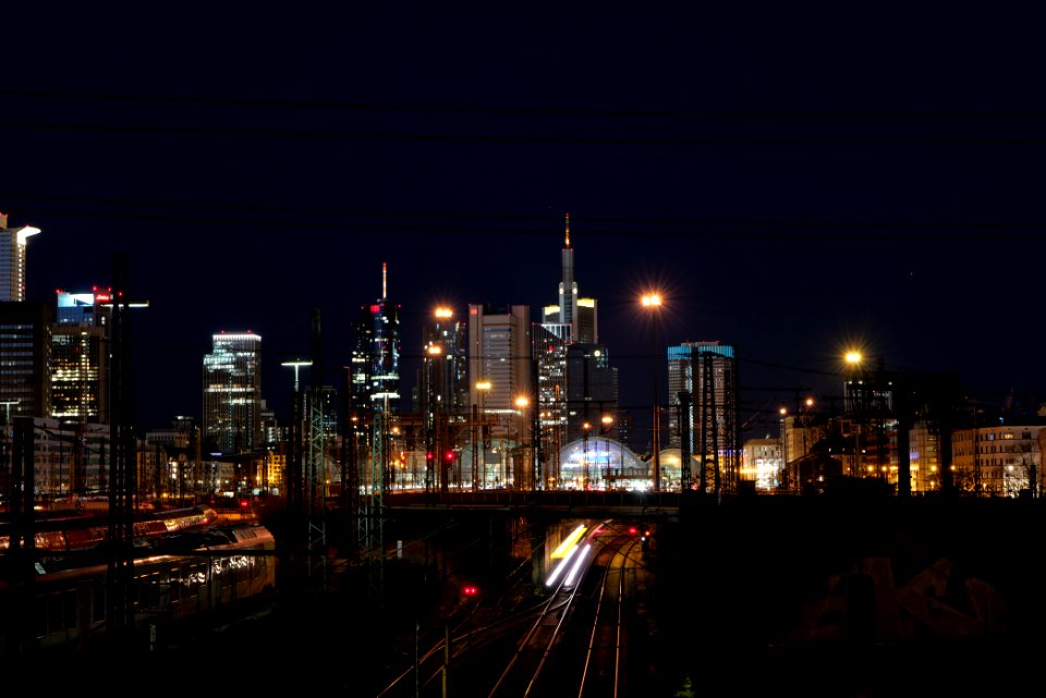 Frankfurt am Main main station from Camberger Brücke at night 2020-03-22 06