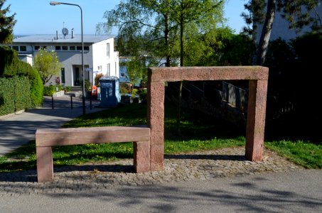 Frankfurt-Bergen, Am Bächelchen vor 29, Ruhebank