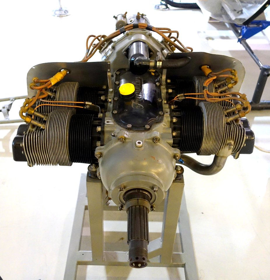 Franklin 0-200 Engine, Franklin Aircooled Motors Corp., 1943 - Hiller Aviation Museum - San Carlos, California - DSC03285