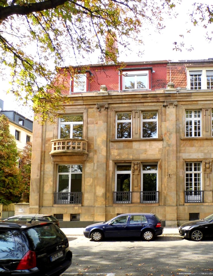 Frankfurt, Zeppelinallee 39
