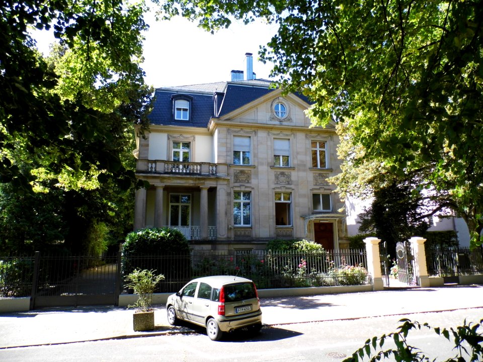 Frankfurt, Zeppelinallee 69