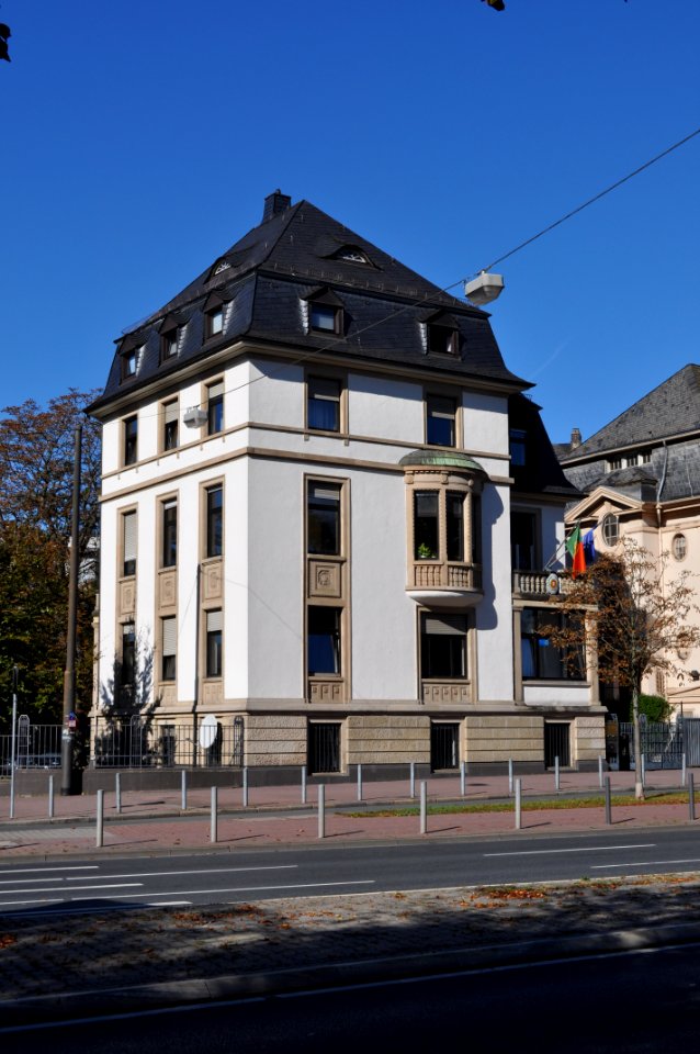 Frankfurt, Zeppelinallee 15