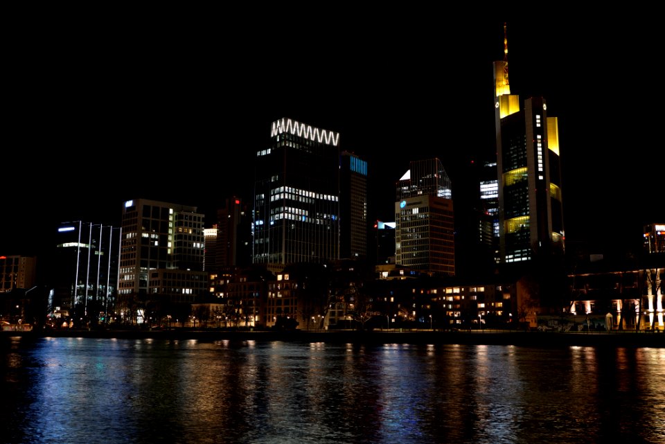 Frankfurt am Main city center from other side of the Main at night 2020-03-22 07