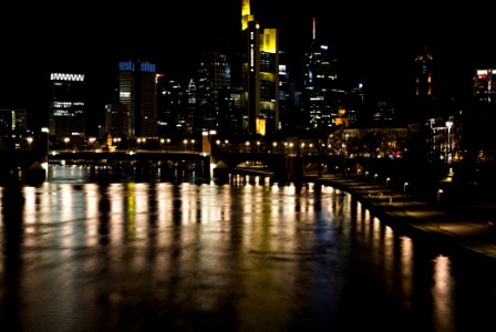 Frankfurt am Main city center from Ignatz-Bubis-Brücke at night 2020-03-22 pixel shift 04