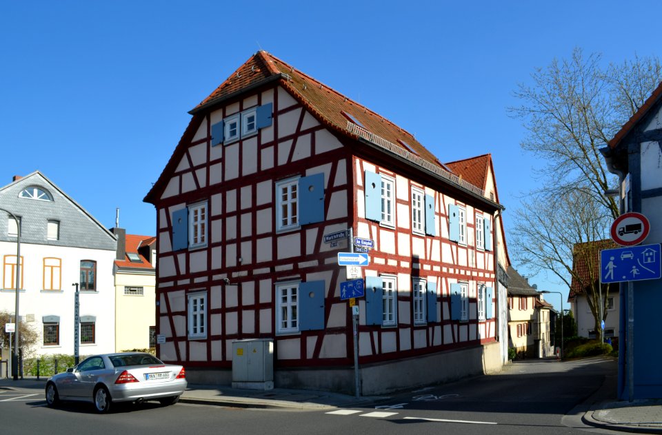 Frankfurt-Bergen, Marktstraße 56
