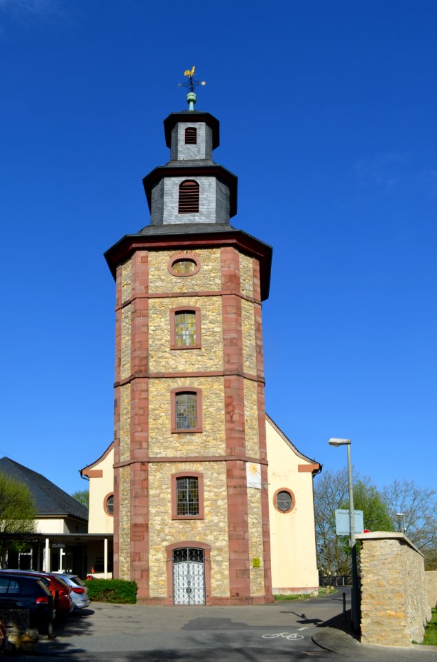 Frankfurt-Bergen, Laurentiuskirche