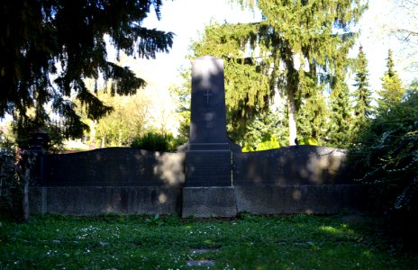 Frankfurt-Bergen, Friedhof, Grab Emmerich-Caspary-Geisel