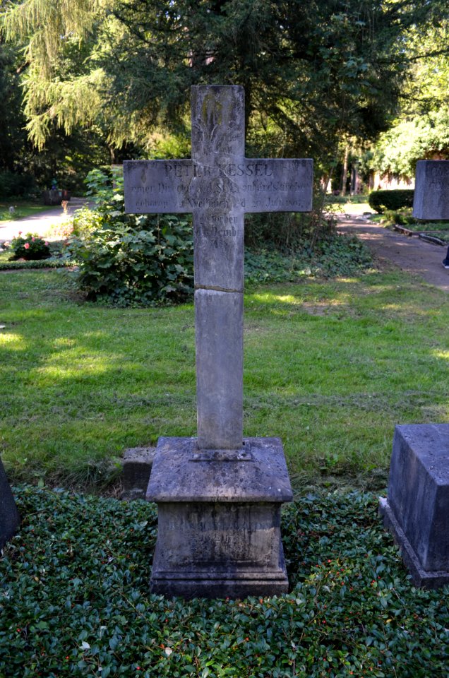 Frankfurt, Hauptfriedhof, Grab B 141-142 Katholische Geistlichkeit, Peter Kessel