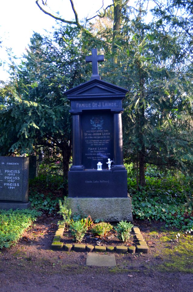 Frankfurt, Hauptfriedhof, Grab B 313 Lainer