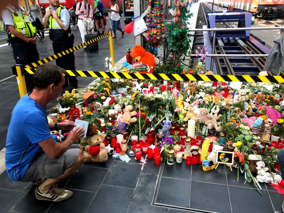 Frankfurt am Main, Hauptbahnhof, Gedenken an den am 29. Juli 2019 umgebrachten Jungen (1)