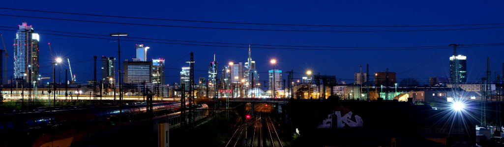 Frankfurt am Main main station from Camberger Brücke at night 2020-03-22 01 cropped