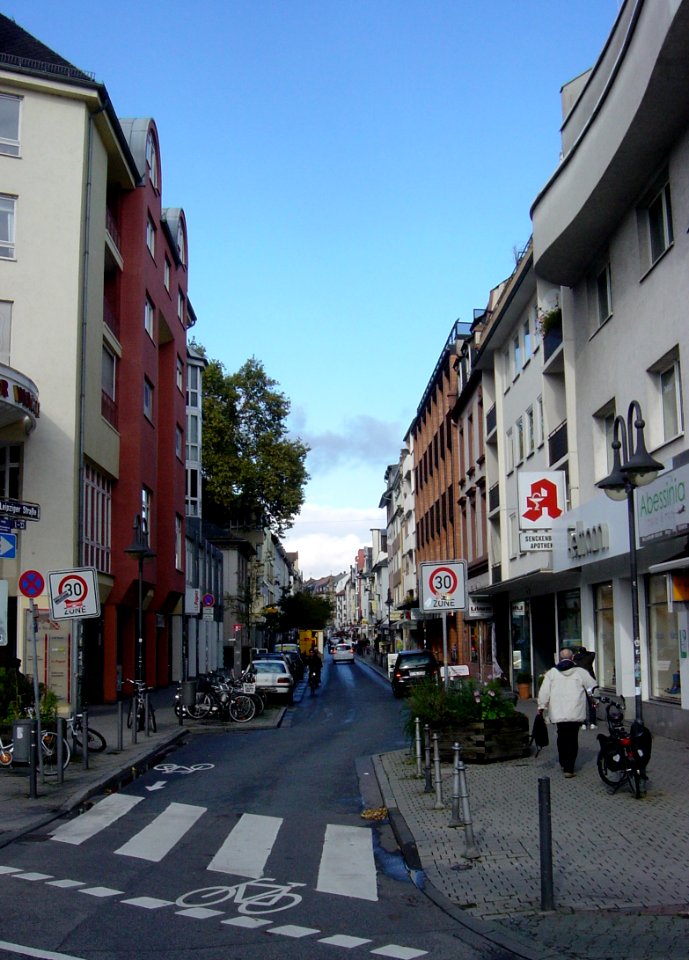 Frankfurt-Bockenheim, Anfang Leipziger Straße 30