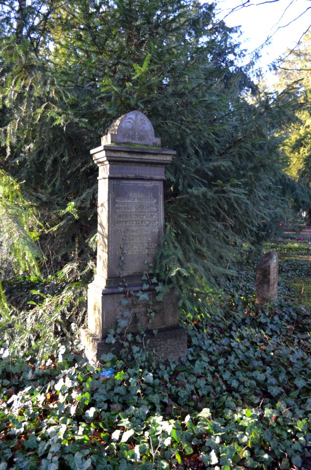 Frankfurt, Hauptfriedhof, Grab B 385-385a Schwill (1)