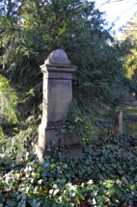 Frankfurt, Hauptfriedhof, Grab B 385-385a Schwill (1)