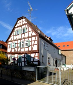 Frankfurt-Bergen, Am Berger Spielhaus 4