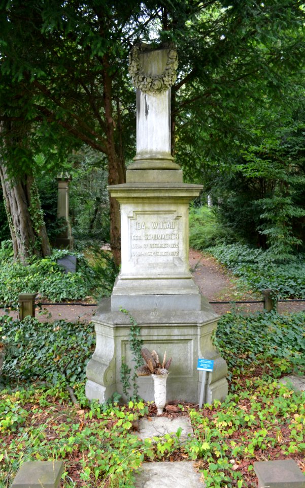 Frankfurt, Hauptfriedhof, Grab C 104-105 Wogau