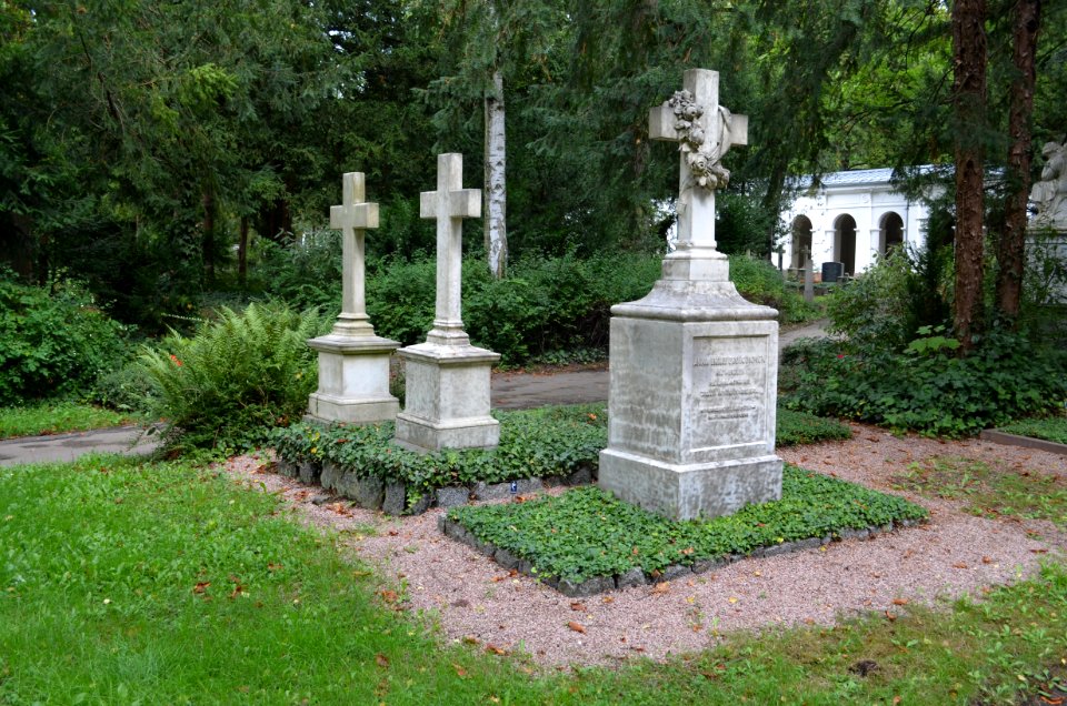Frankfurt, Hauptfriedhof, Grab C 144 Bourguignon und C 145 Metzler (2)