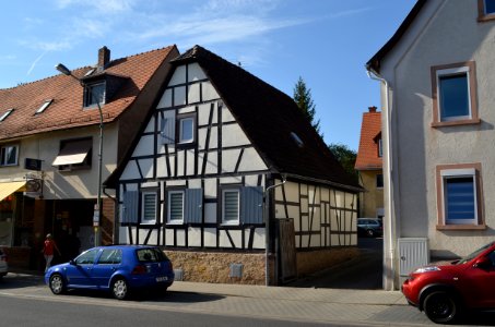 Frankfurt-Bergen, Marktstraße 75