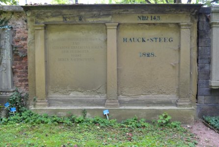 Frankfurt, Hauptfriedhof, Grab adM 142-143 Hauck-Steeg