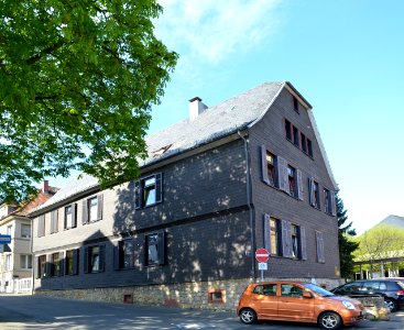 Frankfurt-Bergen, Am Königshof 5