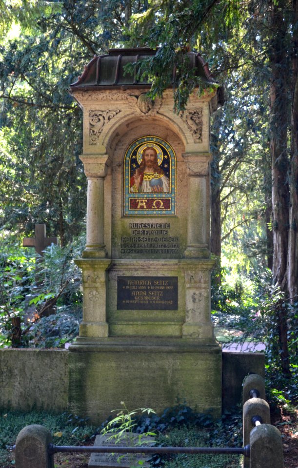 Frankfurt, Hauptfriedhof, Grab A 427-248 Seitz-Weber (1)