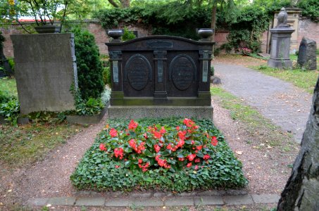 Frankfurt, Hauptfriedhof, Grab A 25-26 Mettenheimer