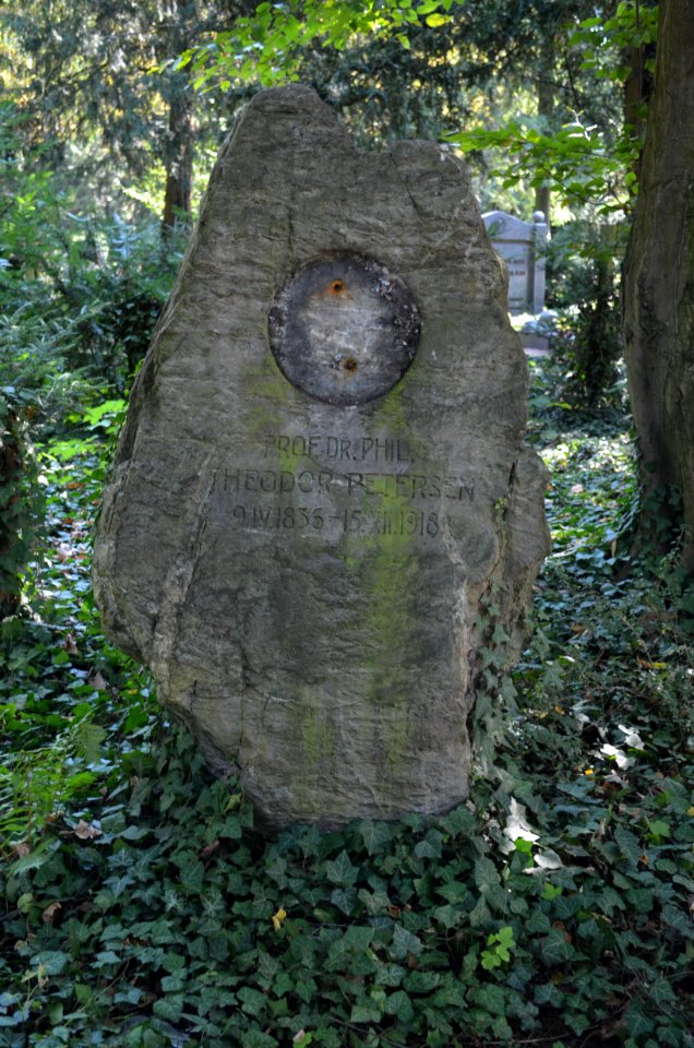 Frankfurt, Hauptfriedhof, Grab A 60-61 Petersen