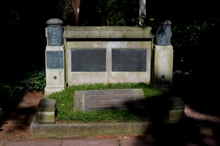 Frankfurt, Hauptfriedhof, Grab A 300 Hahn