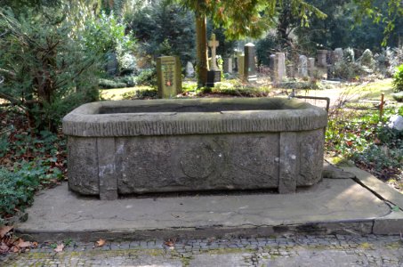 Frankfurt, Hauptfriedhof, Brunnen gegenüber H adm 548