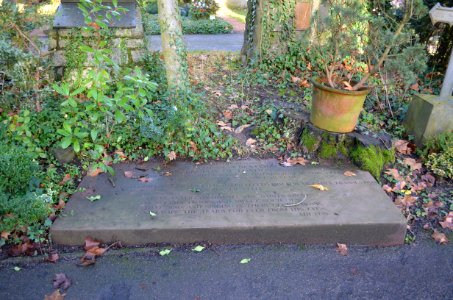 Frankfurt, Hauptfriedhof, Grab B 182 Travers