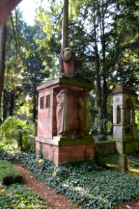 Frankfurt, Hauptfriedhof, Grab A 426 Petry (1)