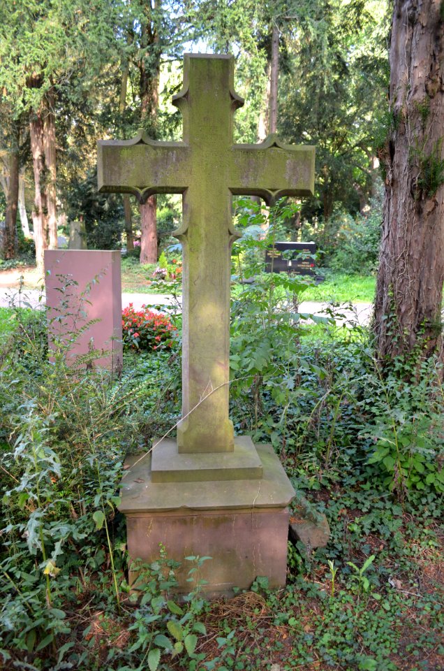 Frankfurt, Hauptfriedhof, Grab bei D 445 Hacker
